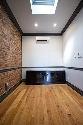 Rented by Lodger Corp | media 15