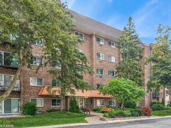 10353 Dearlove Rd APT 4C, Glenview, IL 60025