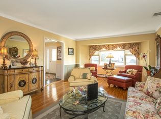37 Angela Ln, Bay Shore, NY 11706