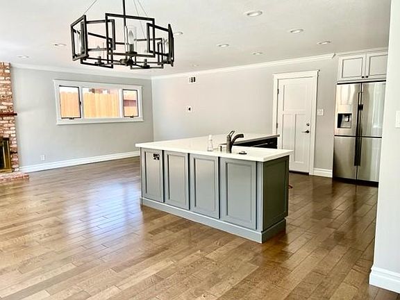 Spacious open floor plan is great for entertaining.