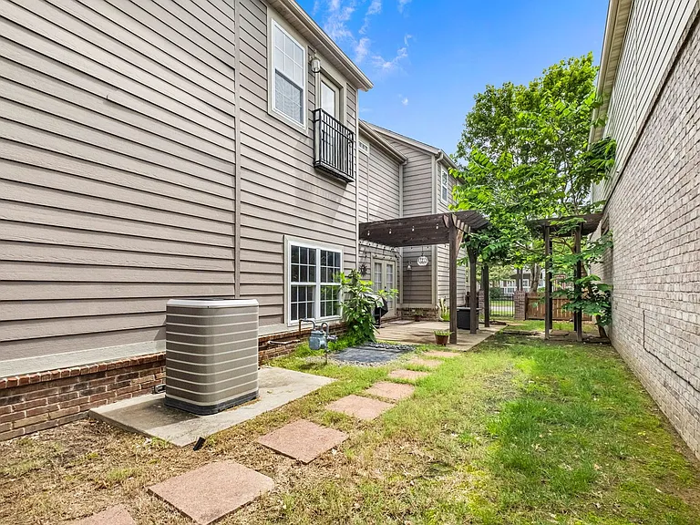 563 N Tennyson Ln — Photo 17