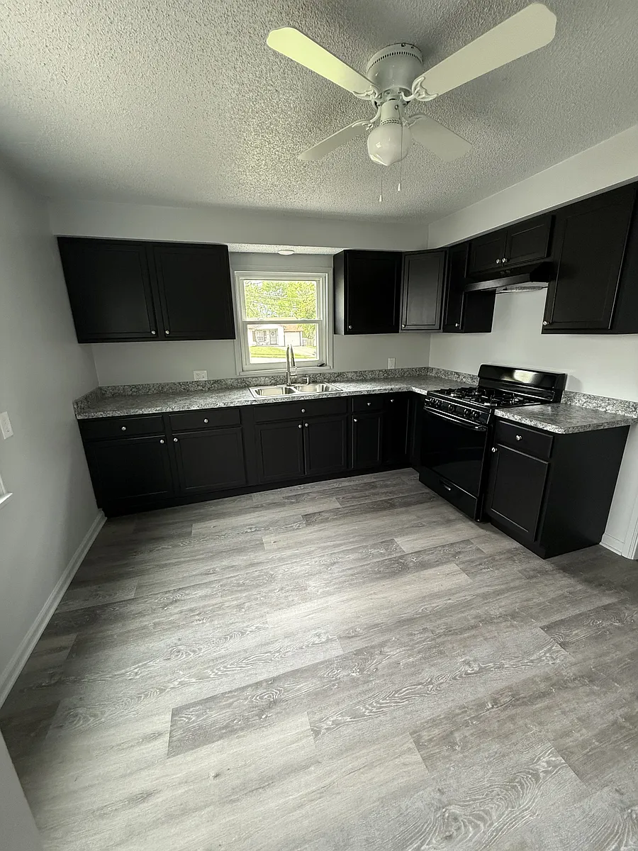 Building Photo - 44 S Bon Air Ave