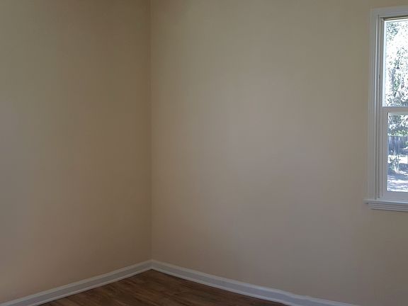 4th image of 10609 McVine Ave