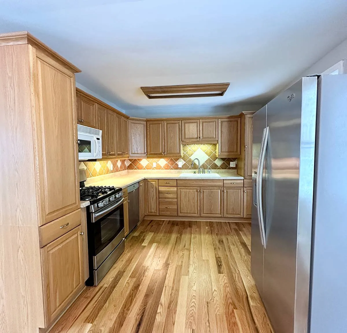 4 bed, 2.0 bath, $3,000 — Photo 2