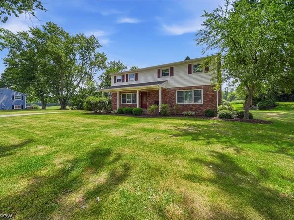 1430 Whitehall Dr, Mogadore, OH 44260