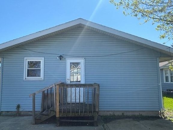 4th image of 713 Meridian St