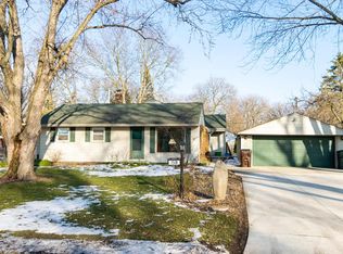 1518 S Green Ridge Ter, New Berlin, WI 53151