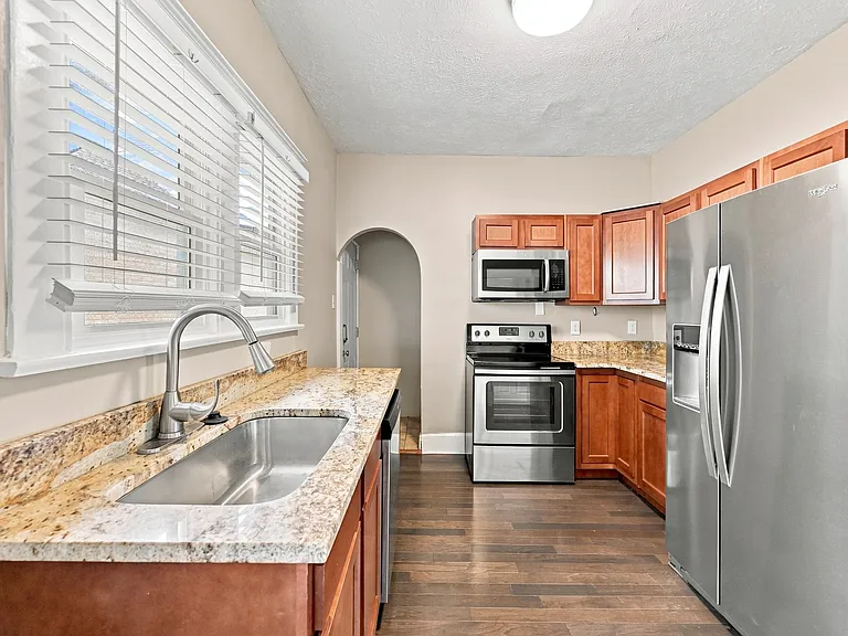 2942 Macpherson Ave — Photo 9