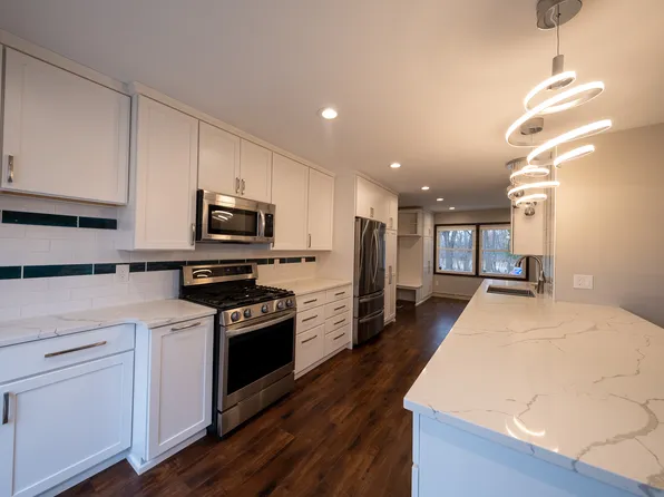2898 Mildred Dr, Roseville, MN 55113
