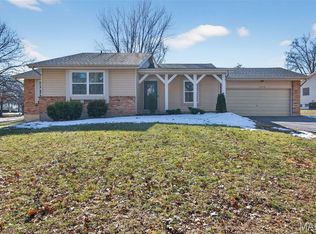 15648 Silverlake Ct, Chesterfield, MO