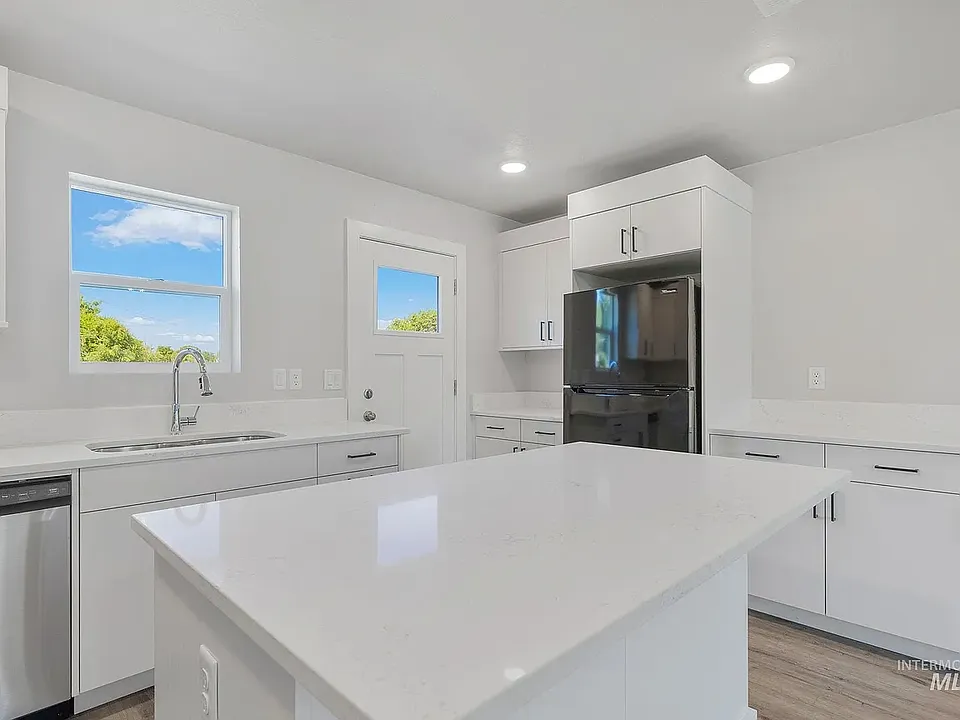 835 W Main St #2