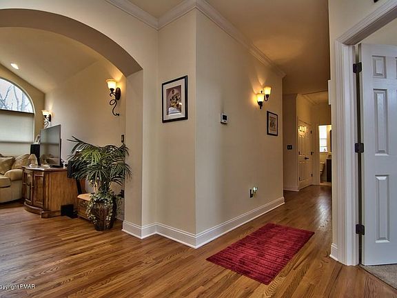 4th image of 1011 McKinley Way