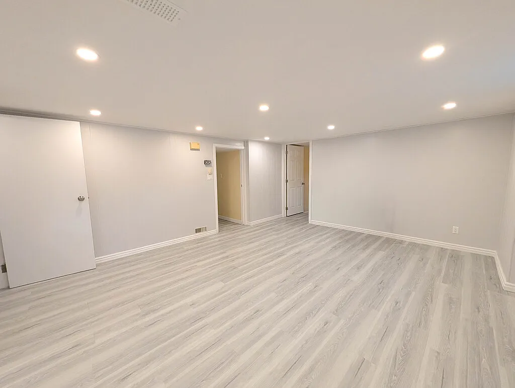 127 Westwood Crescent - 2 — Photo 2