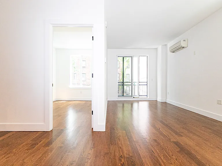 323 E 19th St #2C — Photo 5