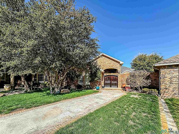 3rd image of 430 W Clearfork Cir