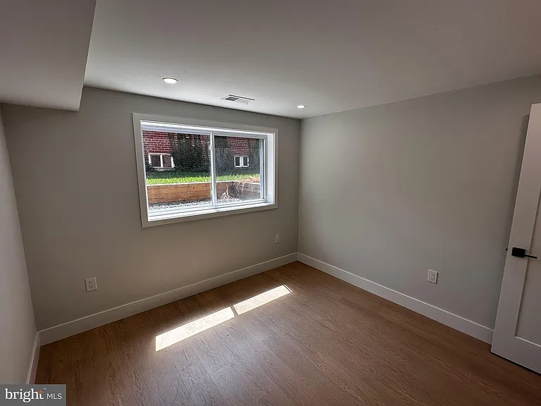 7506 Wellesley Dr — Photo 5