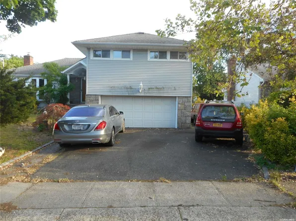 11 Primrose Lane, Roosevelt, NY 11575