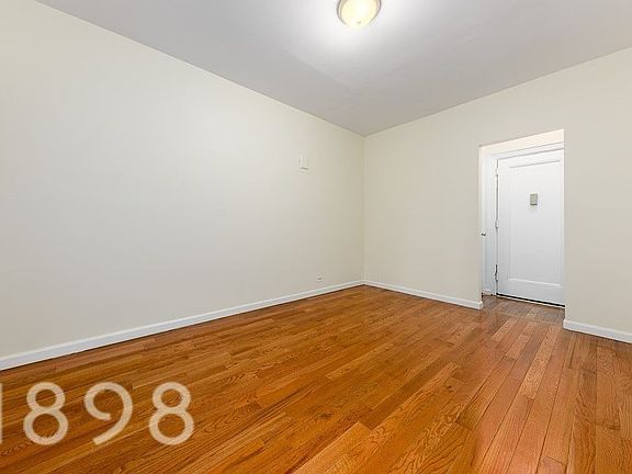 4th image of 43-28 39th Pl #39