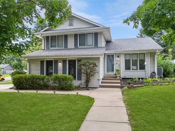 4600 Bel Aire Rd, Des Moines, IA 50310