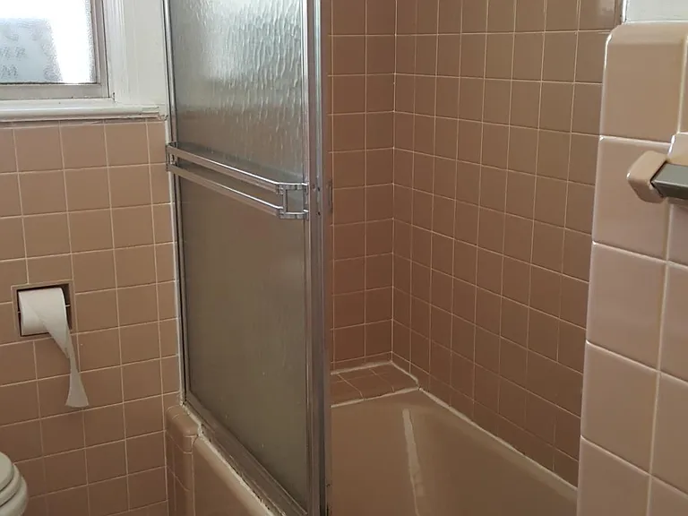 74 Spruce St #ROOM — Photo 2