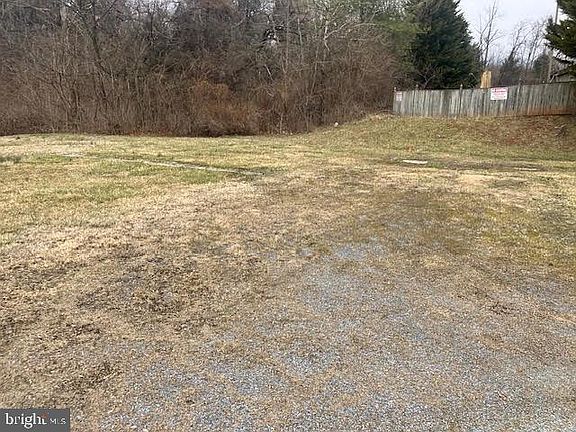 3rd image of 21 Brown Ave