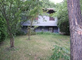 434 Sussex Ct, Park City, IL 60085