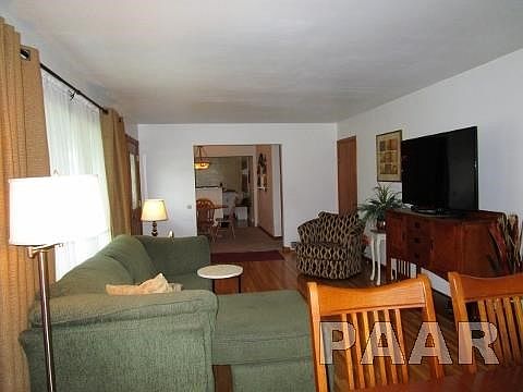 5th image of 100 E Crestwood St