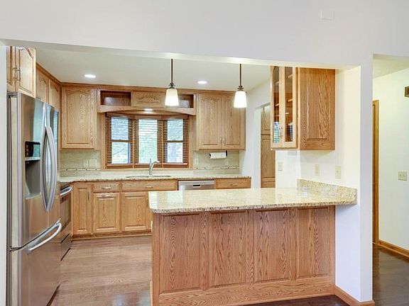 5th image of 3845 Orchid Ln N