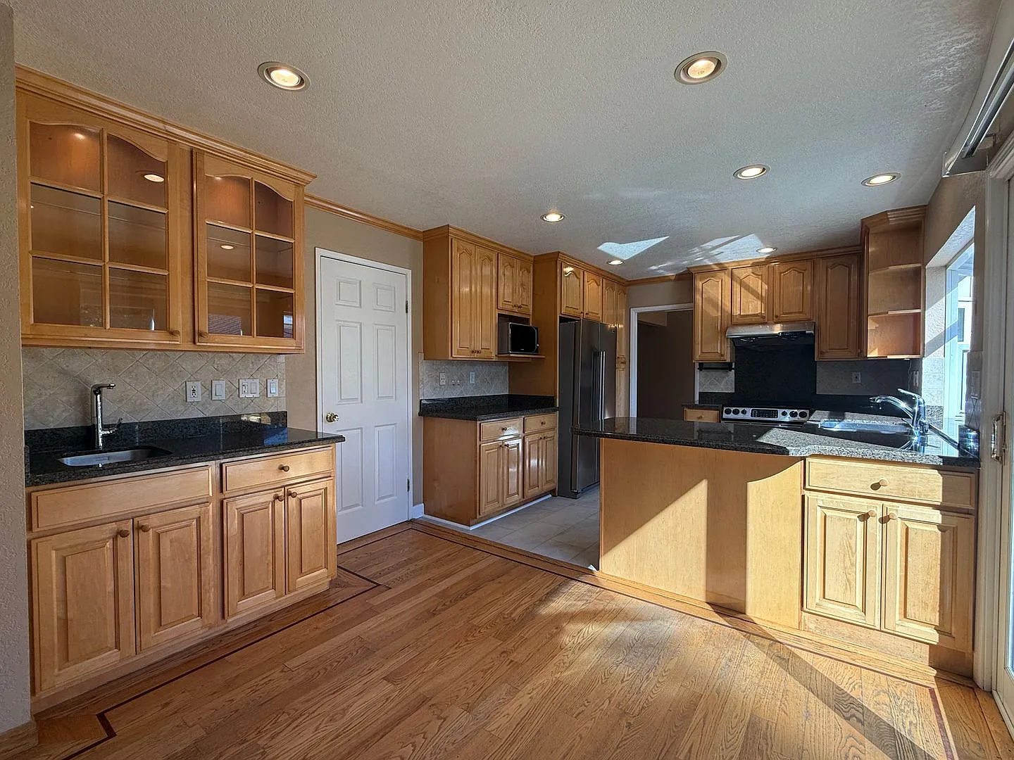 Immaculately Remodeled 5 Bedroom 2.5 Bath Almaden Gem — Photo 3