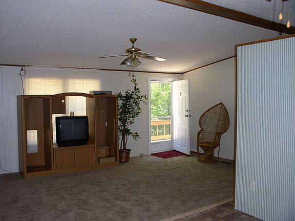 3rd image of 464 Fawn Hill Loop