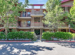 9817 NE Irving St APT 212, Portland, OR 97220