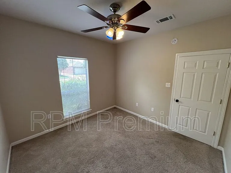 5557 Arialo Dr — Photo 22