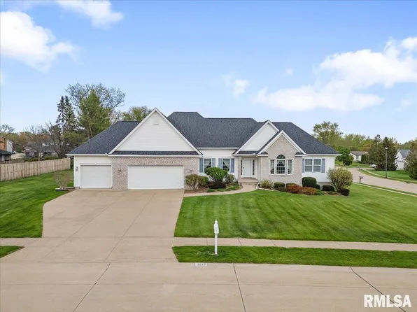 2017 E 47th St, Davenport, IA 52806