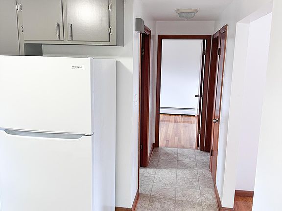 Hall to bedrooms