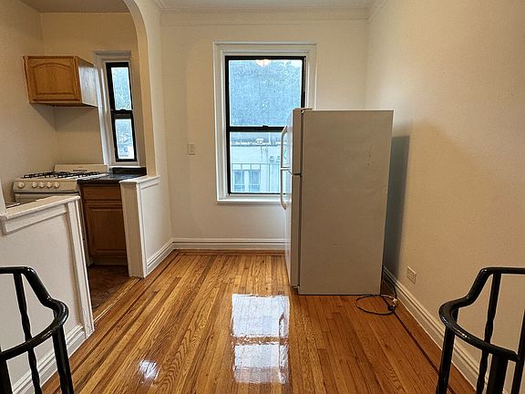 4th image of 1175 Morris Ave #H1