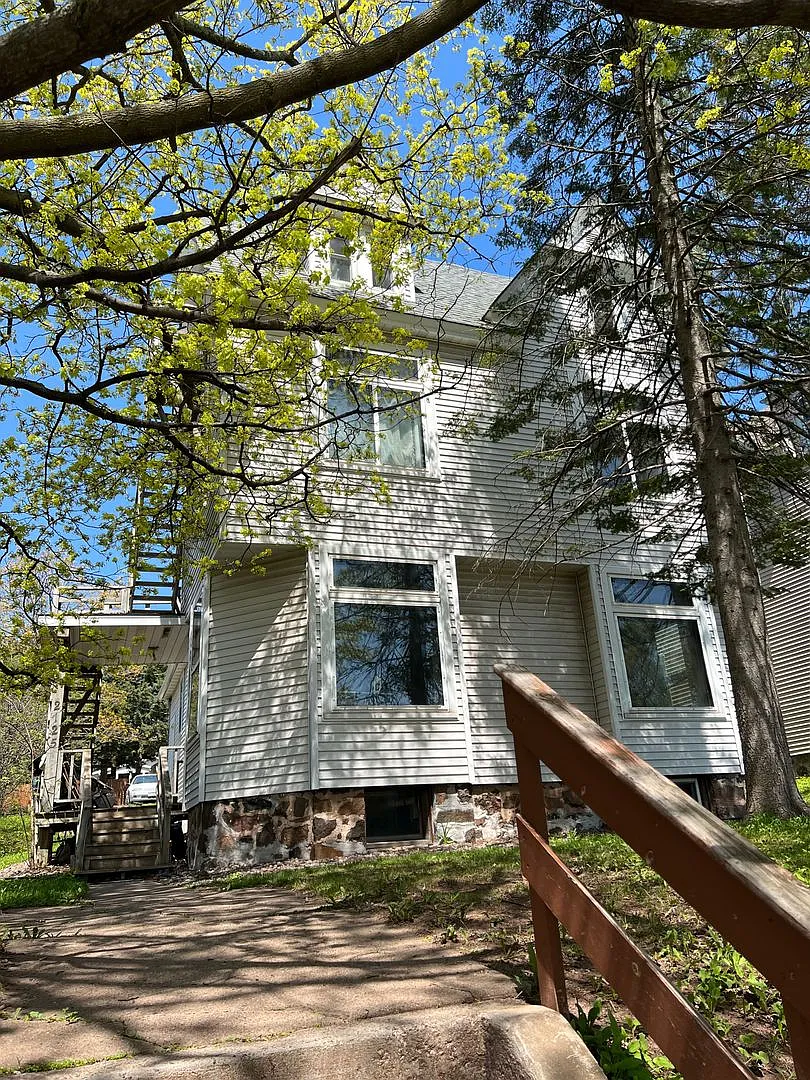 2125 E Superior St — Photo 1
