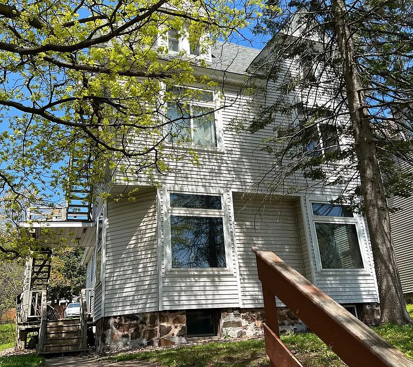2125 E Superior St