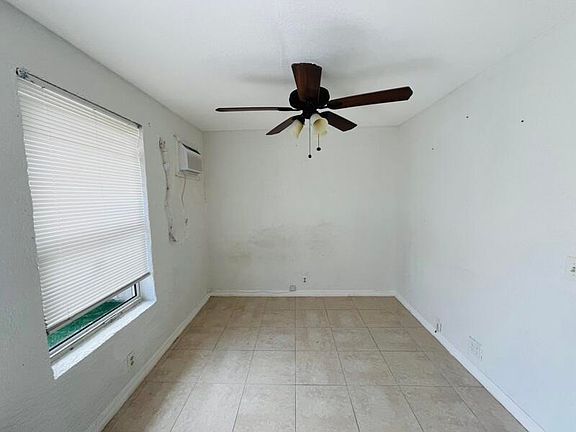 4th image of 901 8th St APT 3