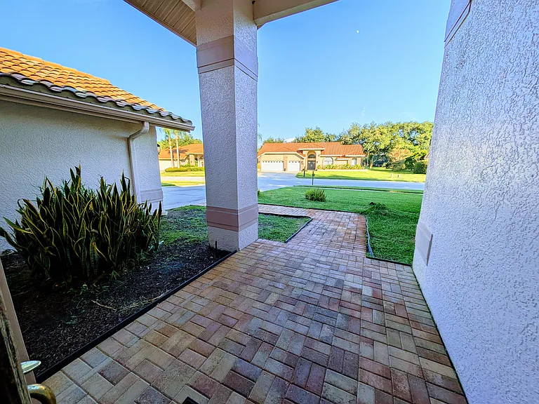 5667 Wellington Ct — Photo 3
