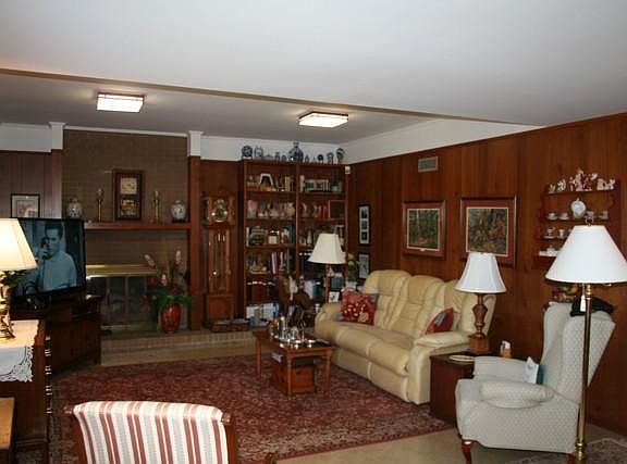 4th image of 1304 Bagley Dr