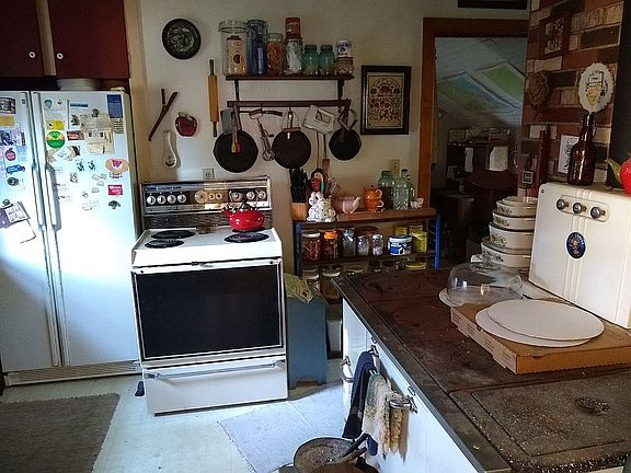 4th image of 207 W Main St