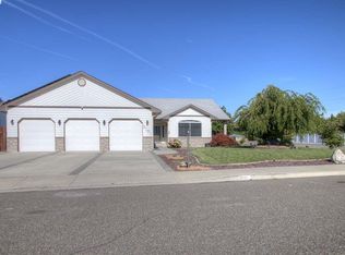 2101 Sunrise Ct, West Richland, WA 99353