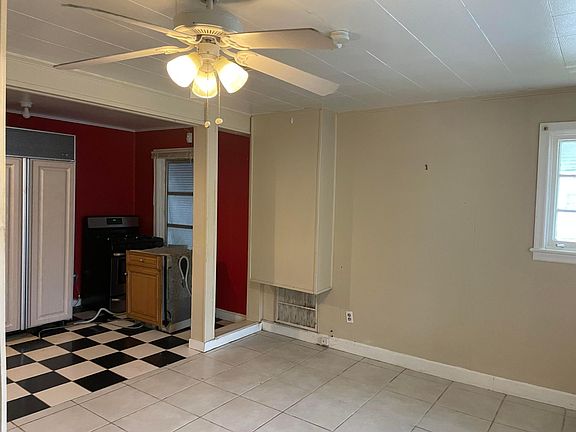 2nd image of 701 S B Street