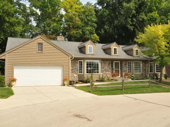3818 South Oakridge COURT, Greenfield, WI 53228