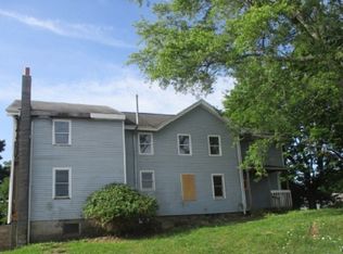 9246 Chestnut Ridge Rd, Middleport, NY 14105