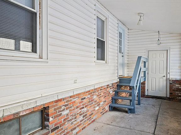4th image of 17 Wilmot St Unit 1