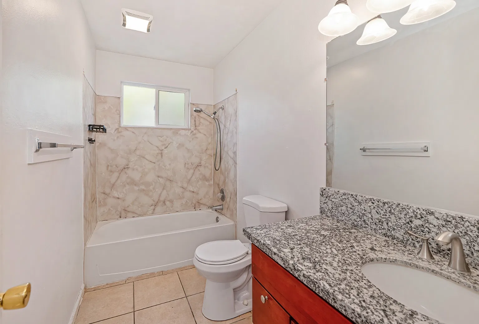 2 bed, 930 sqft, $1,800 — Photo 3