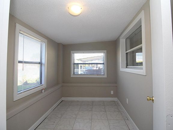 3rd image of 821 Covina Way
