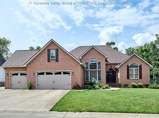 4013 Ridgeview Ln, Hurricane, WV 25526