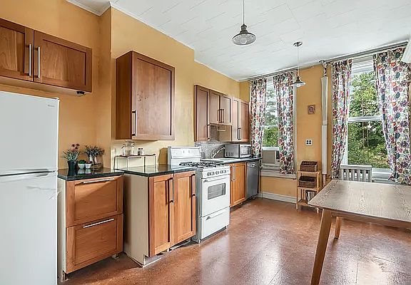 4th image of 437 36th St
